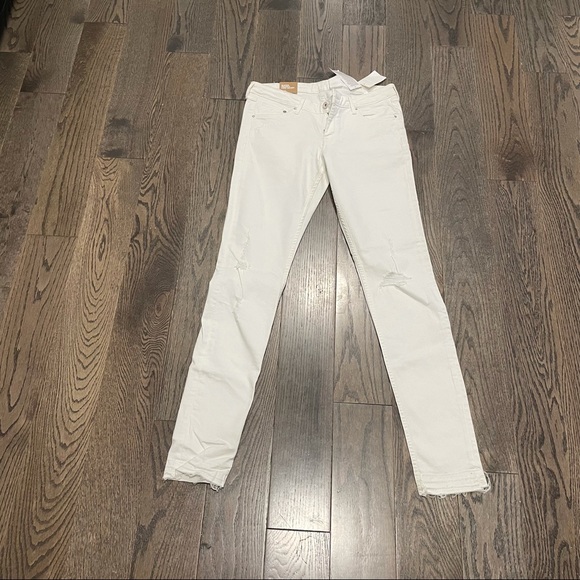 H&M Slight Distressed White Jeans - Picture 1 of 7